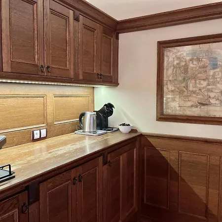 Apartment Traditional